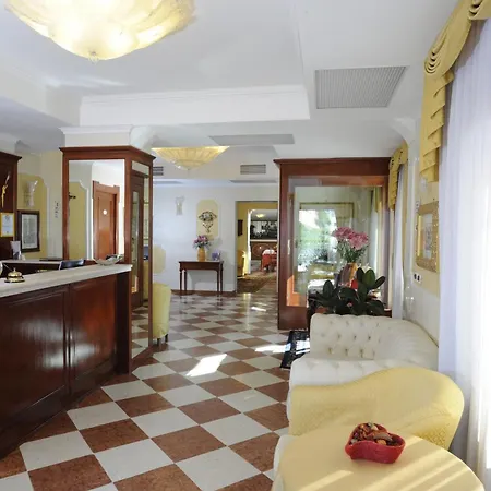 Russo Palace Готель 4*