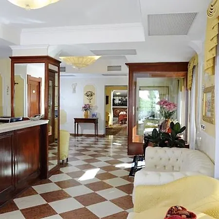 Russo Palace Hotel 4*