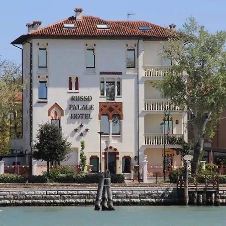 Russo Palace Hotel