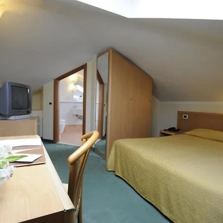 Russo Palace Hotel 4*