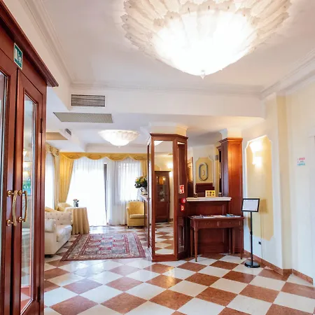 Russo Palace Hotel