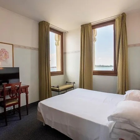 Russo Palace Ξενοδοχείο 4*