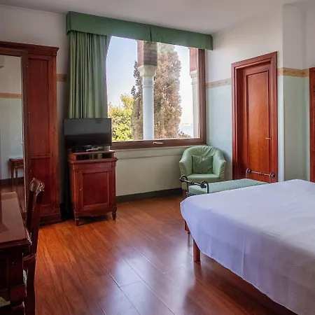 Russo Palace Ξενοδοχείο 4*