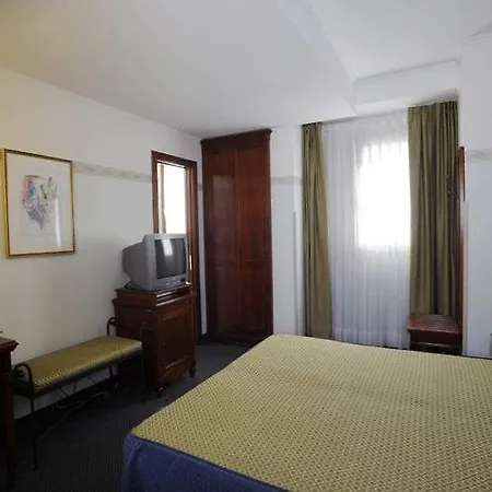 روسو بالاس فندق