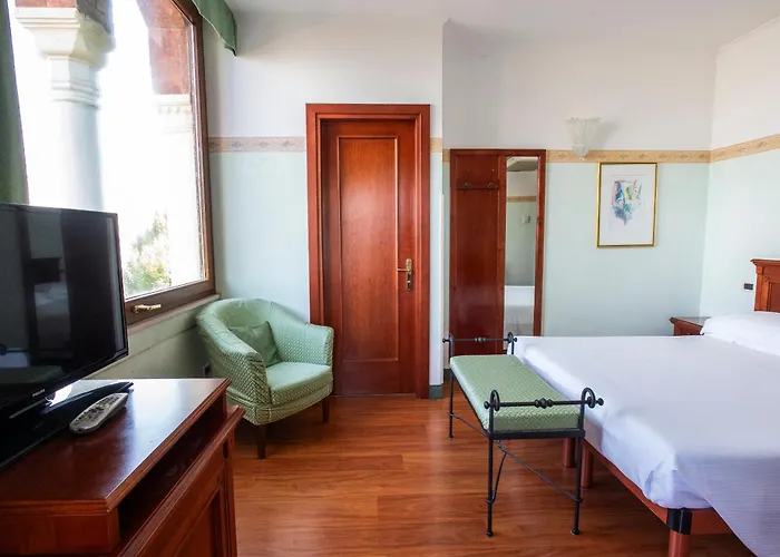 Russo Palace Отель