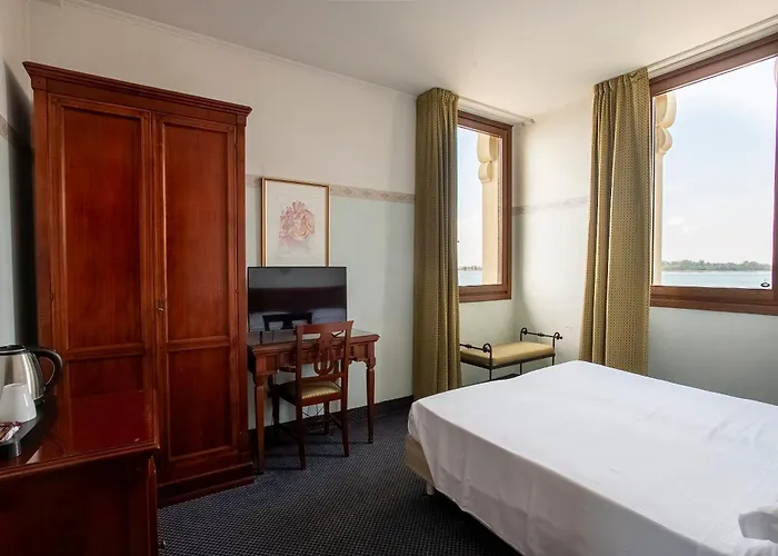 Russo Palace Отель