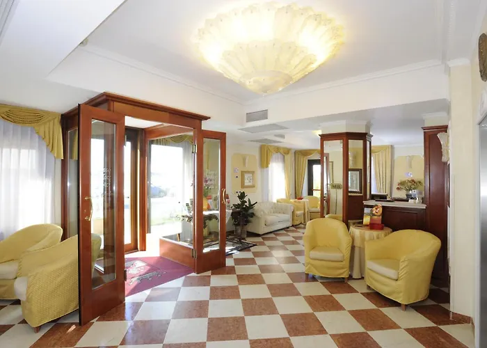 Отель Russo Palace 4*